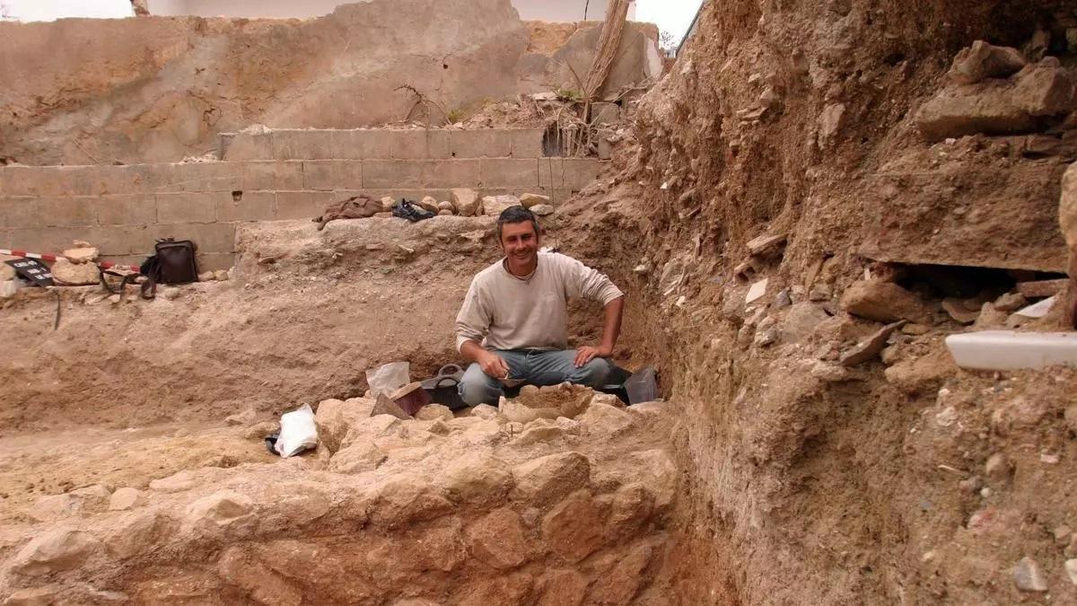 Josep María López Garí, en 2005 en las excavaciones de sa Capelleta.