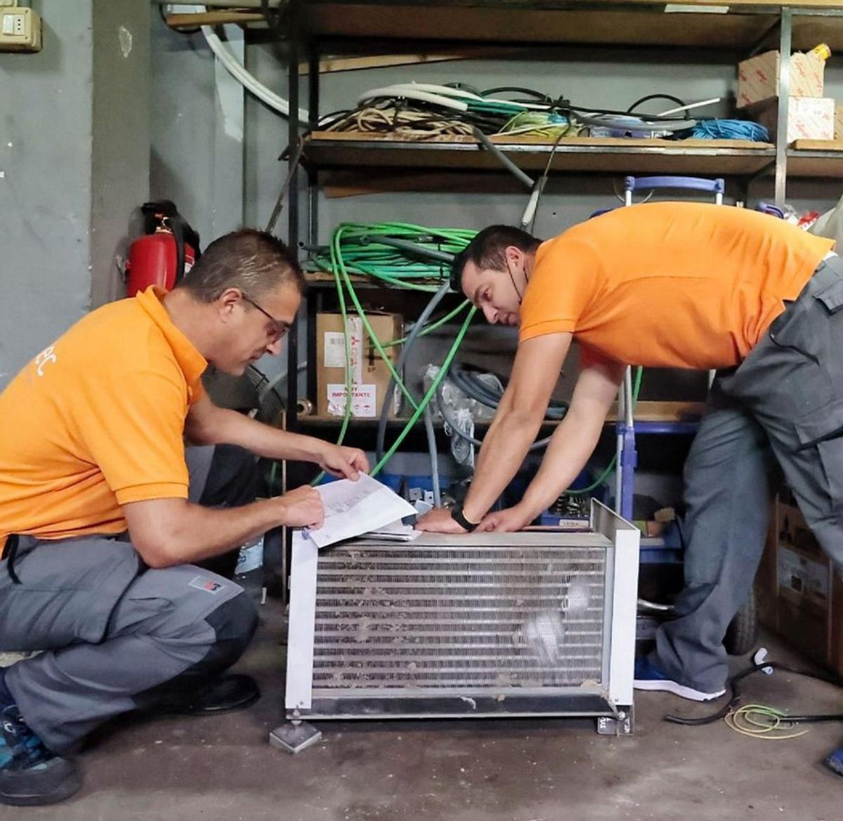 El servicio de mantenimiento de equipos es un pilar fundamental.