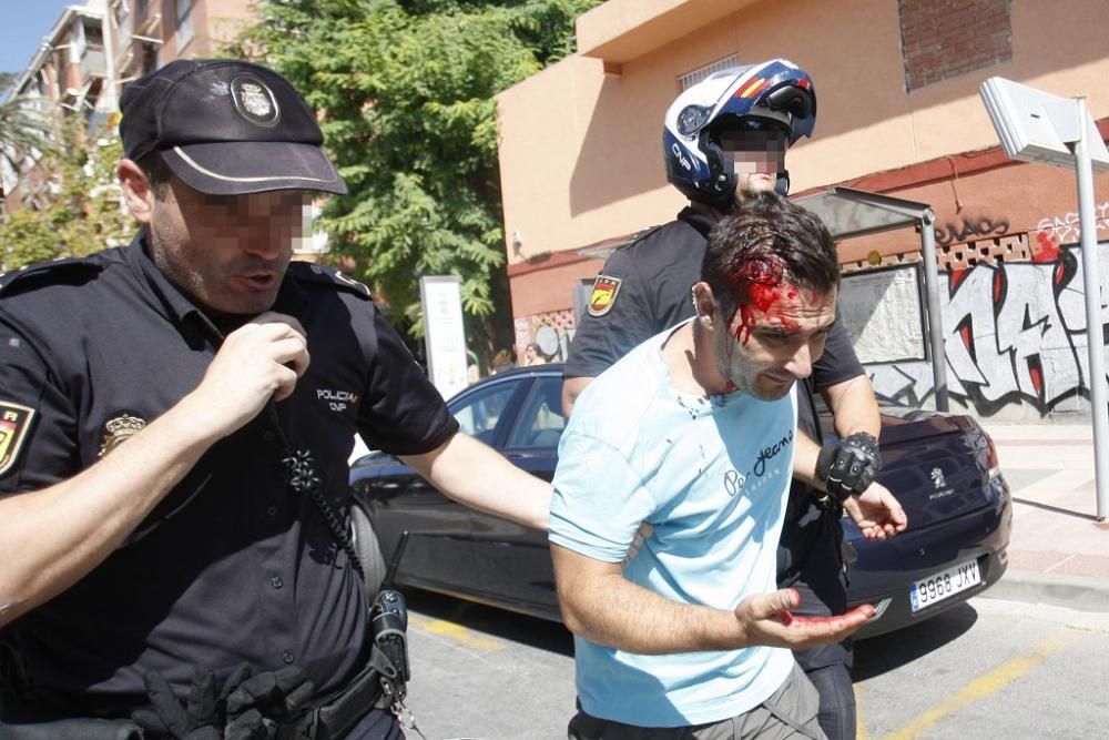 Dos vecinos y un policía heridos durante las prote