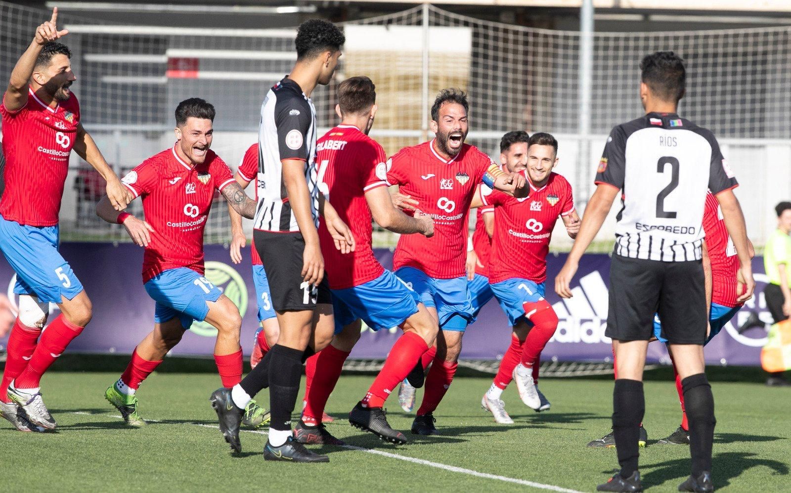 El Saguntino logra frente al Escobedo el ascenso a 2ª División.