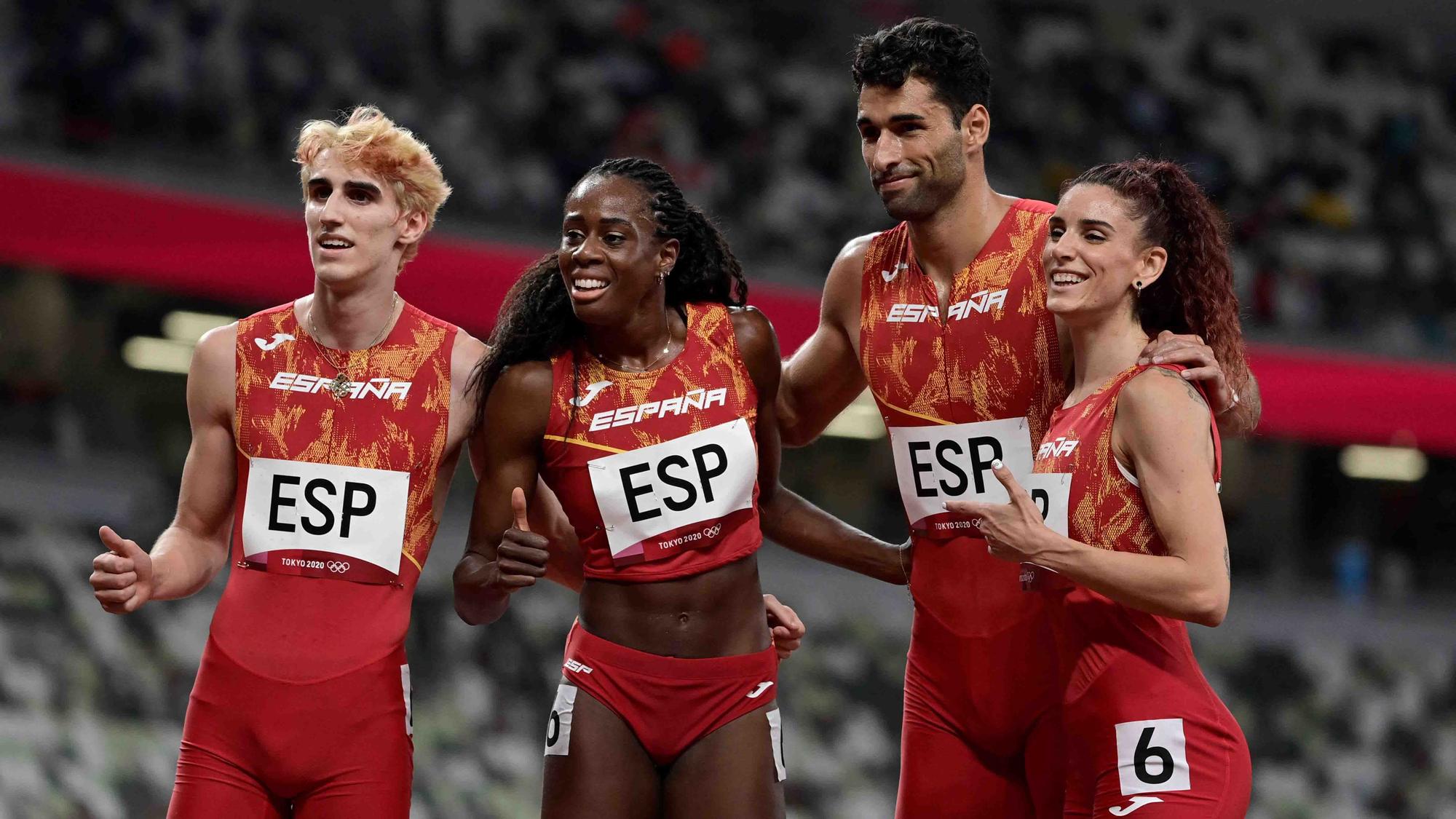 Los integrantes del 4x400 mixto español