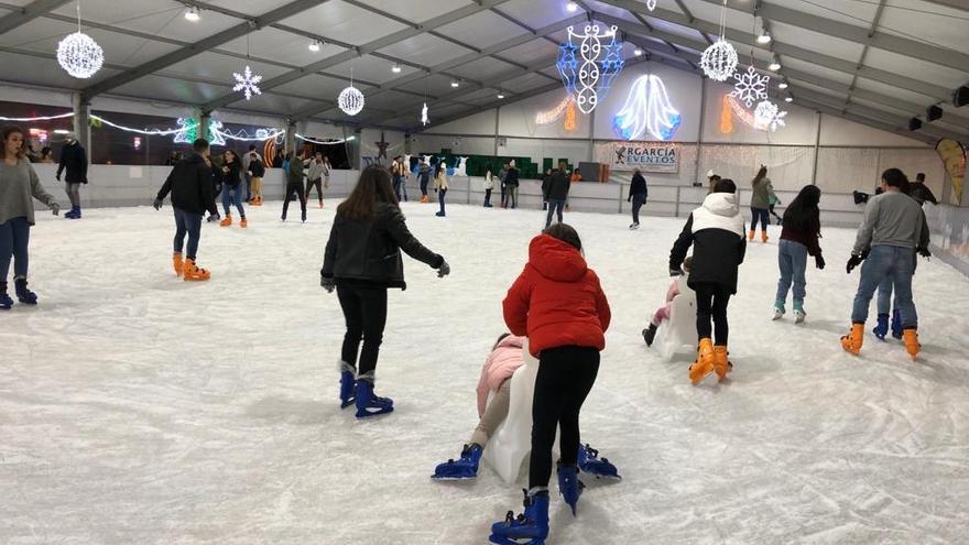 Foto de archivo de la pista de patinaje sobre hielo de Samil.