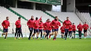 El Córdoba CF ensaya a puerta cerrada con Javi Flores listo y Simo en duda