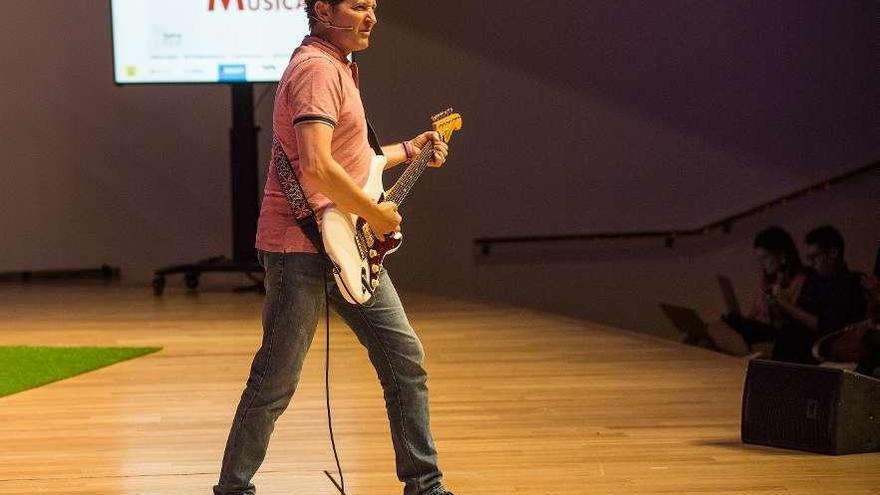 Salva López, durante una ponencia.