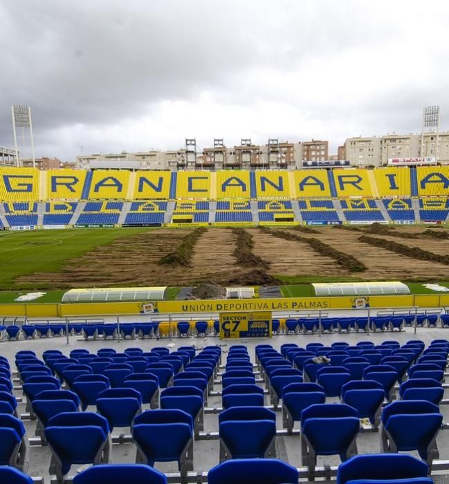 PREPARANDO EL CESPED PARA LA PROXIMA TEMPORADA