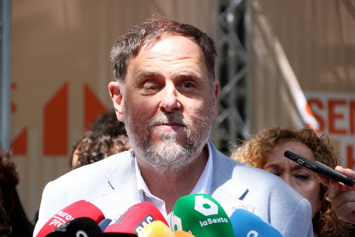 Oriol Junqueras, presidente de ERC, en la carpa del partido para la diada de Sant Jordi.