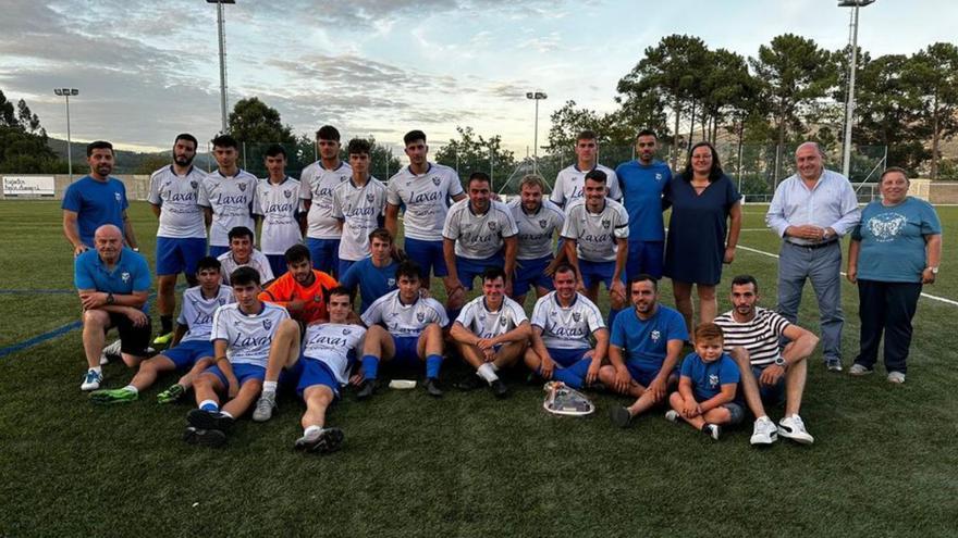 Melloras no céspede do campo de fútbol de Arbo