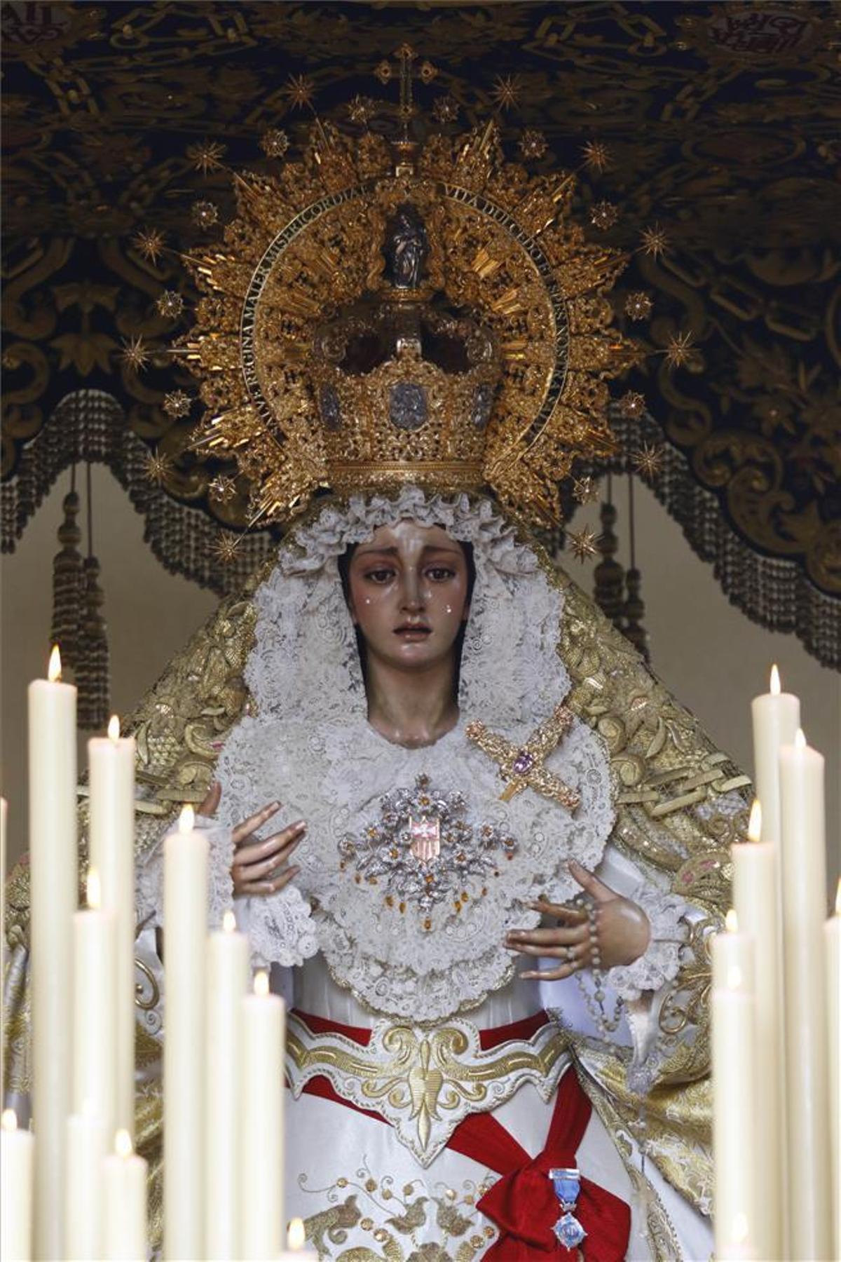 Una tarde primaveral envuelve a las cofradías el Lunes Santo