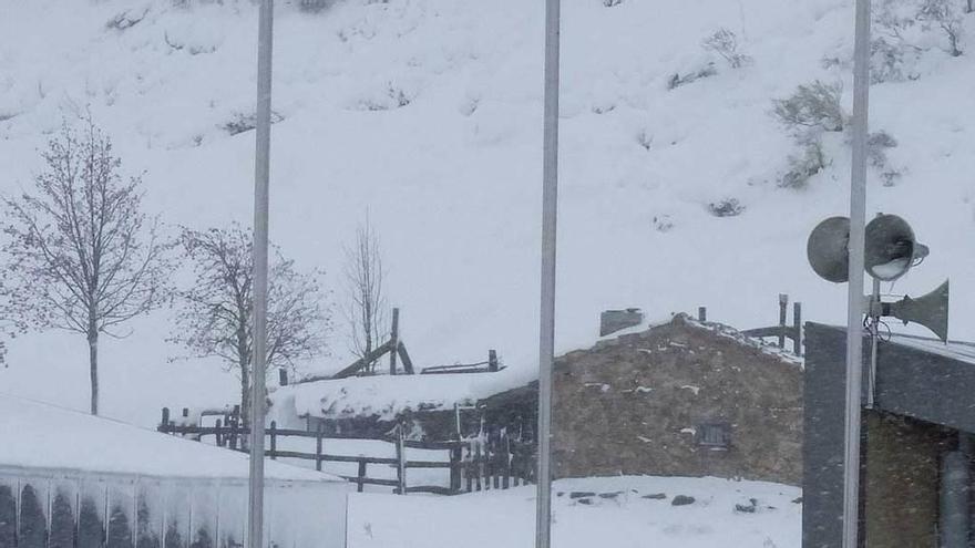 Un grupo de niños, ayer, en Fuentes de Invierno.