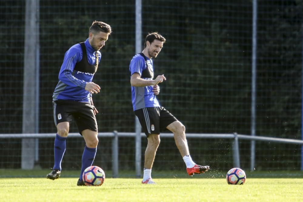 Entrenamiento a puerta cerrada del Real Oviedo en El Requexón