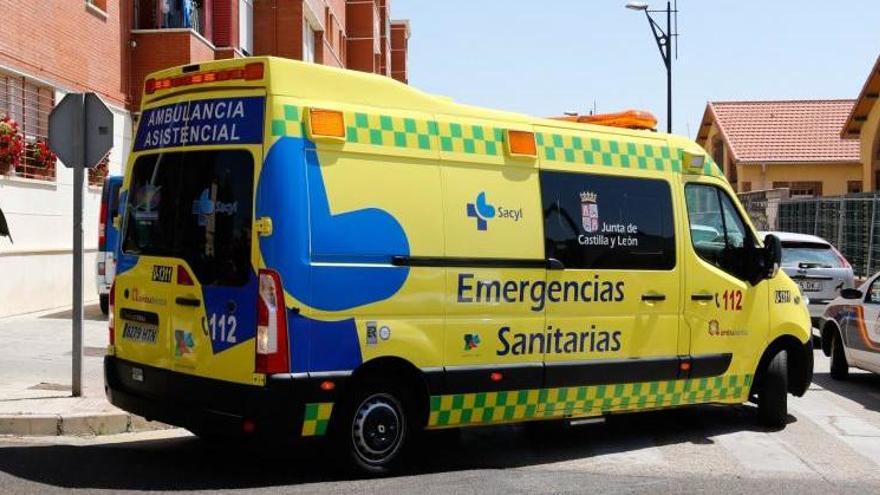 Herido un varón tras volcar su turismo en Sanzoles