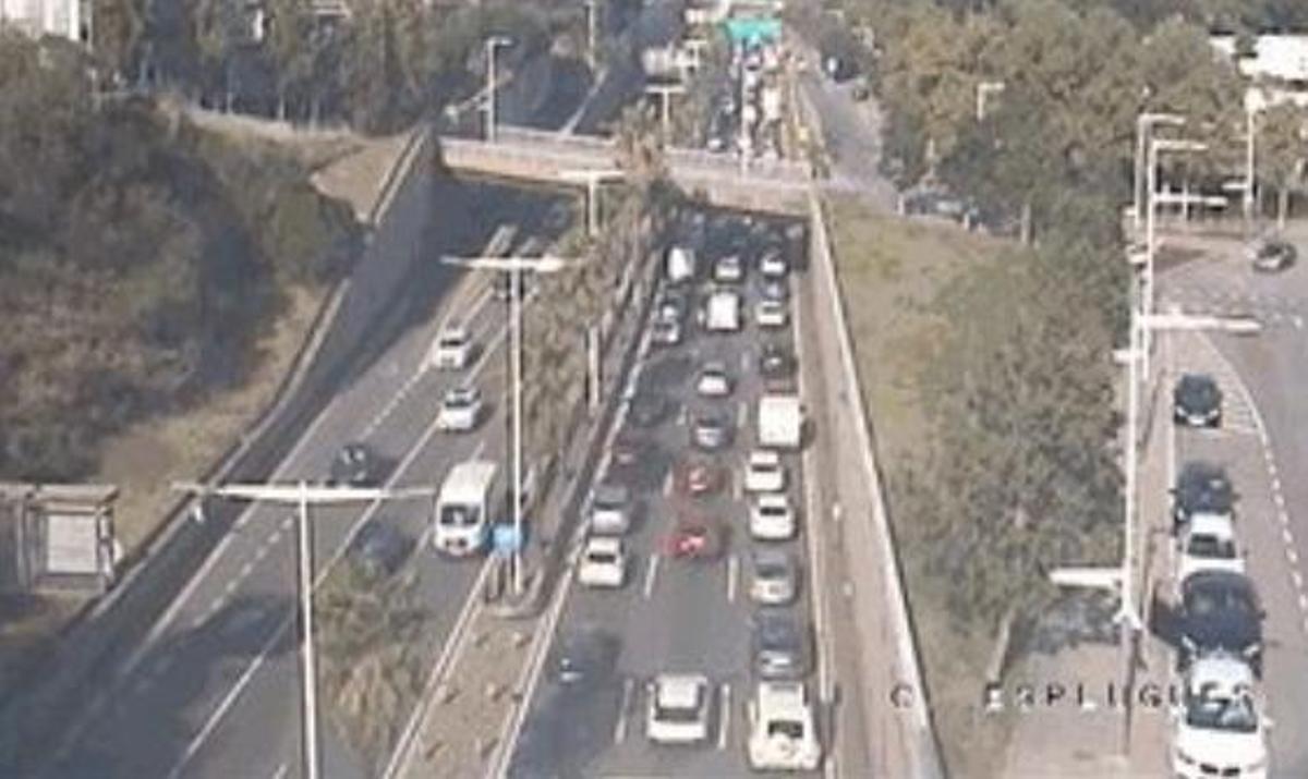 Col·lapse total a les rondes de Barcelona: 15 quilòmetres a la de Dalt i 11 a la Litoral