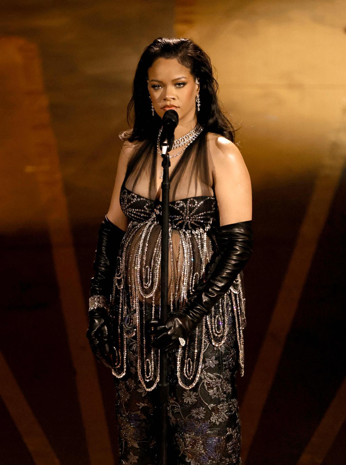 Rihanna interpreta Lift me up en los Oscar 2023