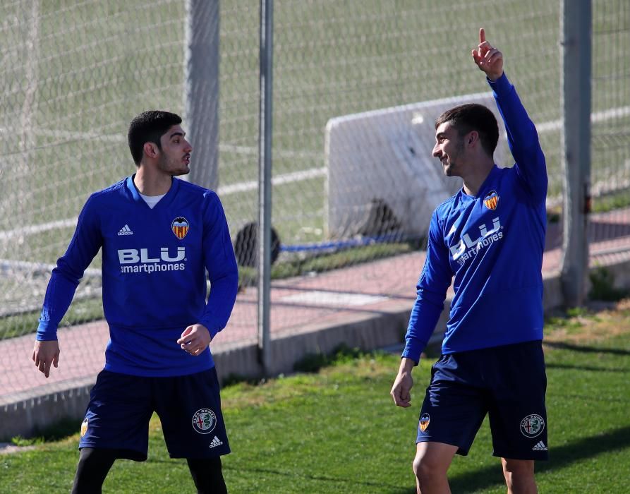 El balón de la Europa League en el entrenamiento