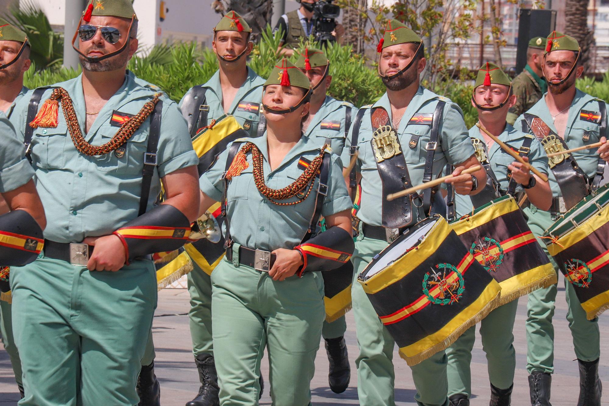 Sol y fidelidad a la bandera en Torrevieja