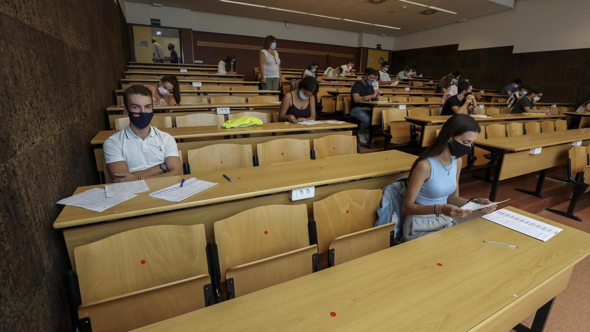 Exámenes de selectividad en la UMH de Elche