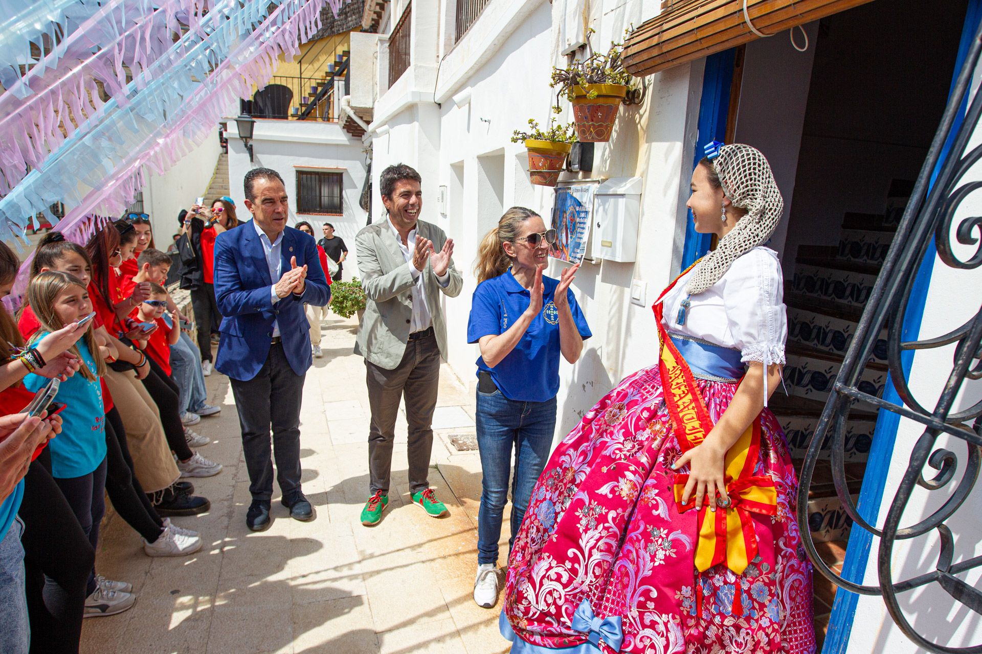 Santa Cruz se engalana con las Cruces de Mayo