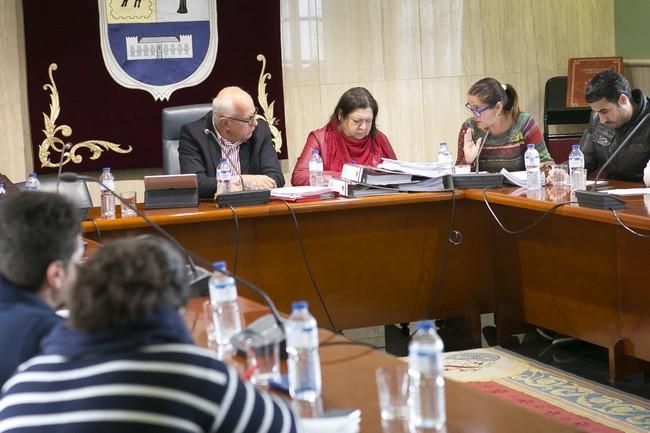 Pleno en el Ayuntamiento de La Oliva (25/02/2016)