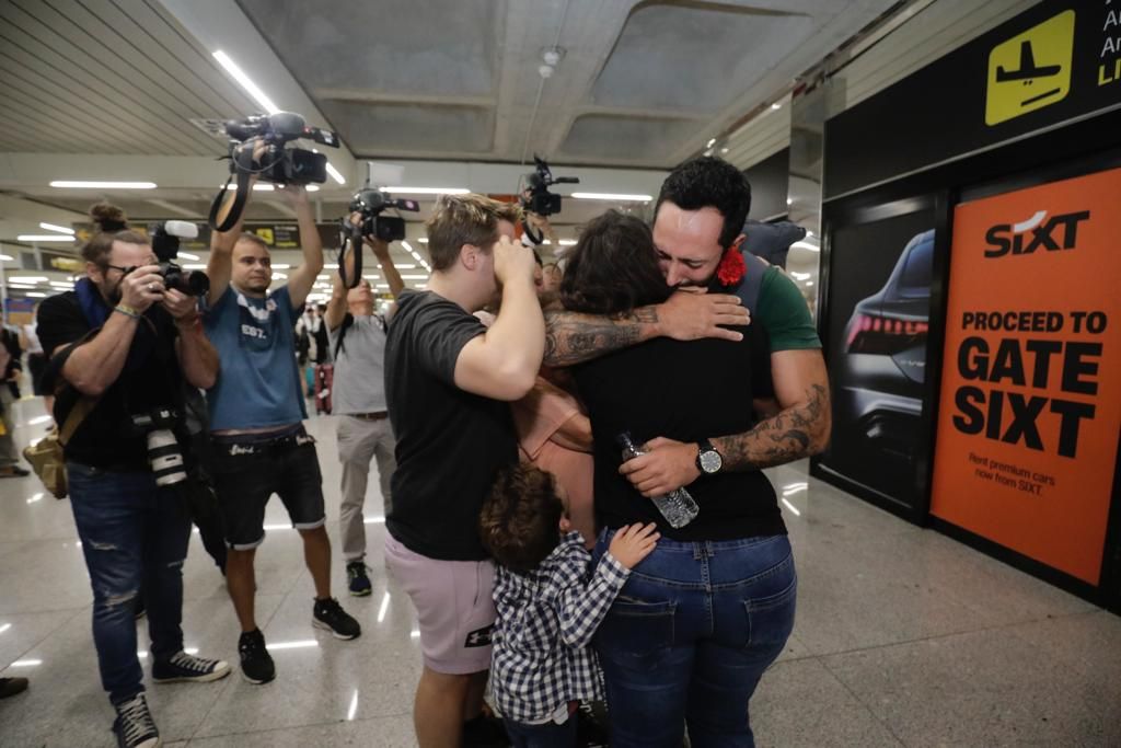 FOTOS │Así ha sido recibido Valtònyc en el aeropuerto de Palma