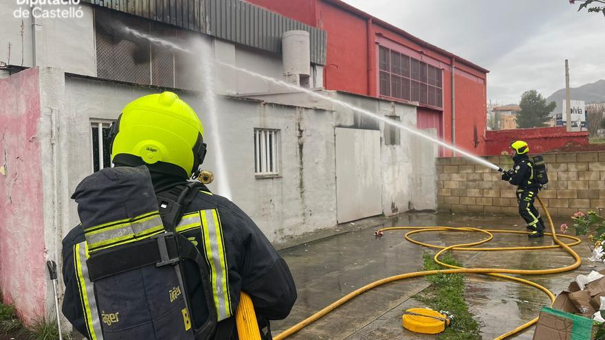 Vídeo: Incendio en una empresa de muebles en la Vall