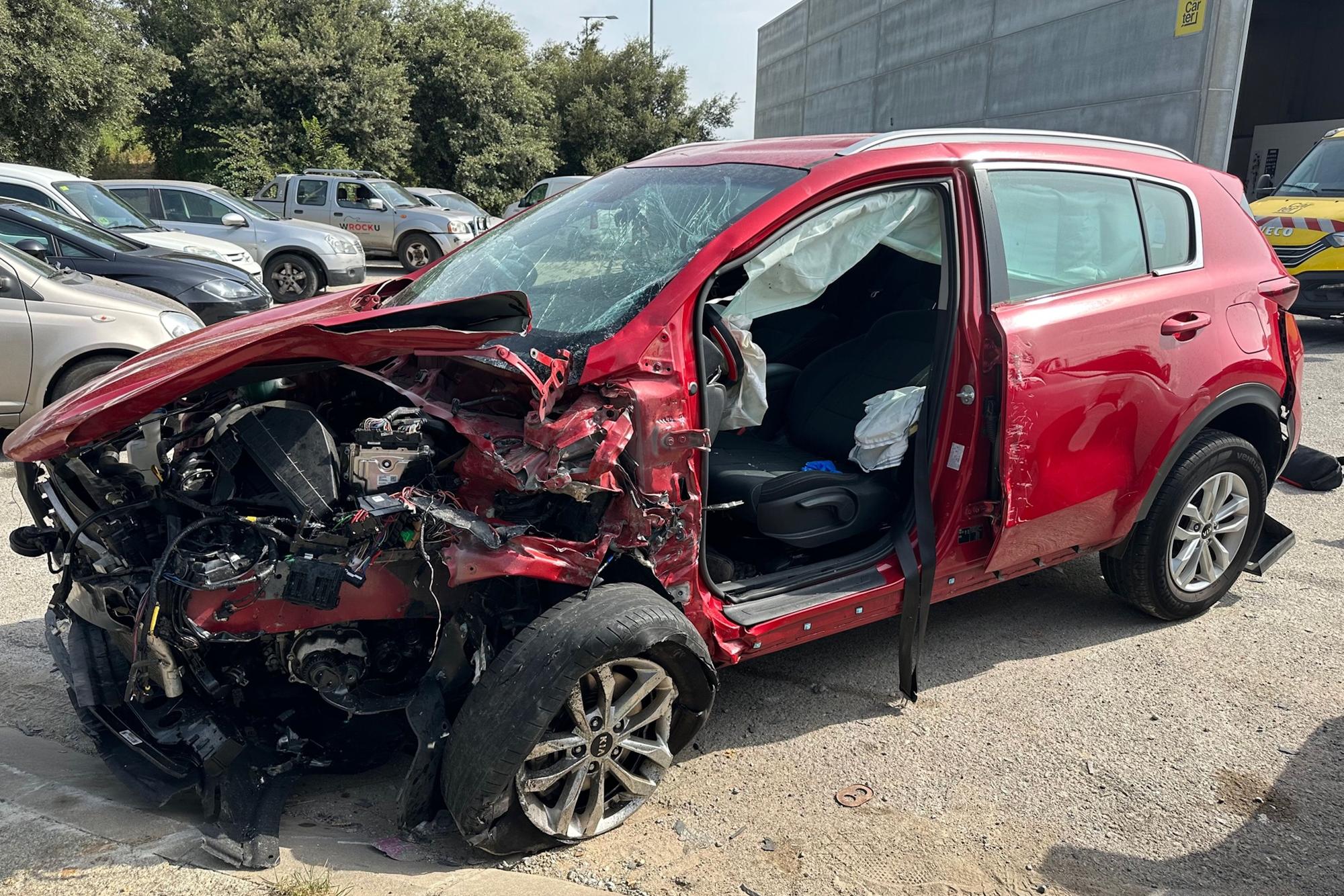 Accident mortala Vilobí d'Onyar: Un cotxe que circulava contra direcció provoca la mort d'una conductora en un xoc frontal a l'Eix