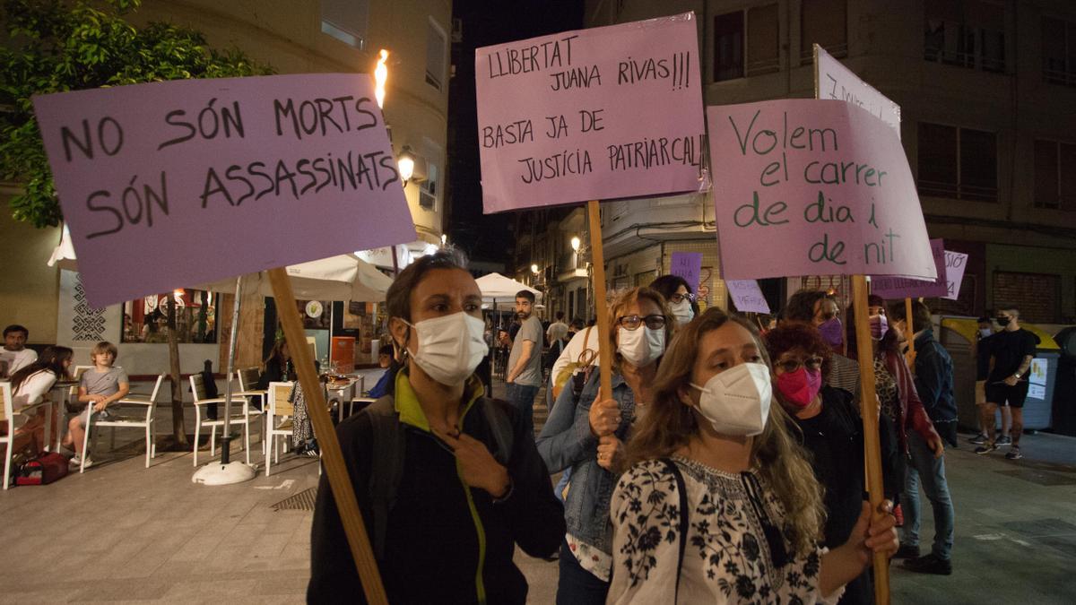 Marcha feminista nocturna celebrada en València en mayo de 2021