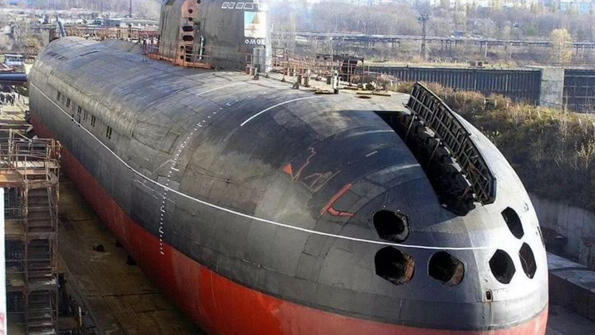El submarino Belgorod en el astillero, en 2019