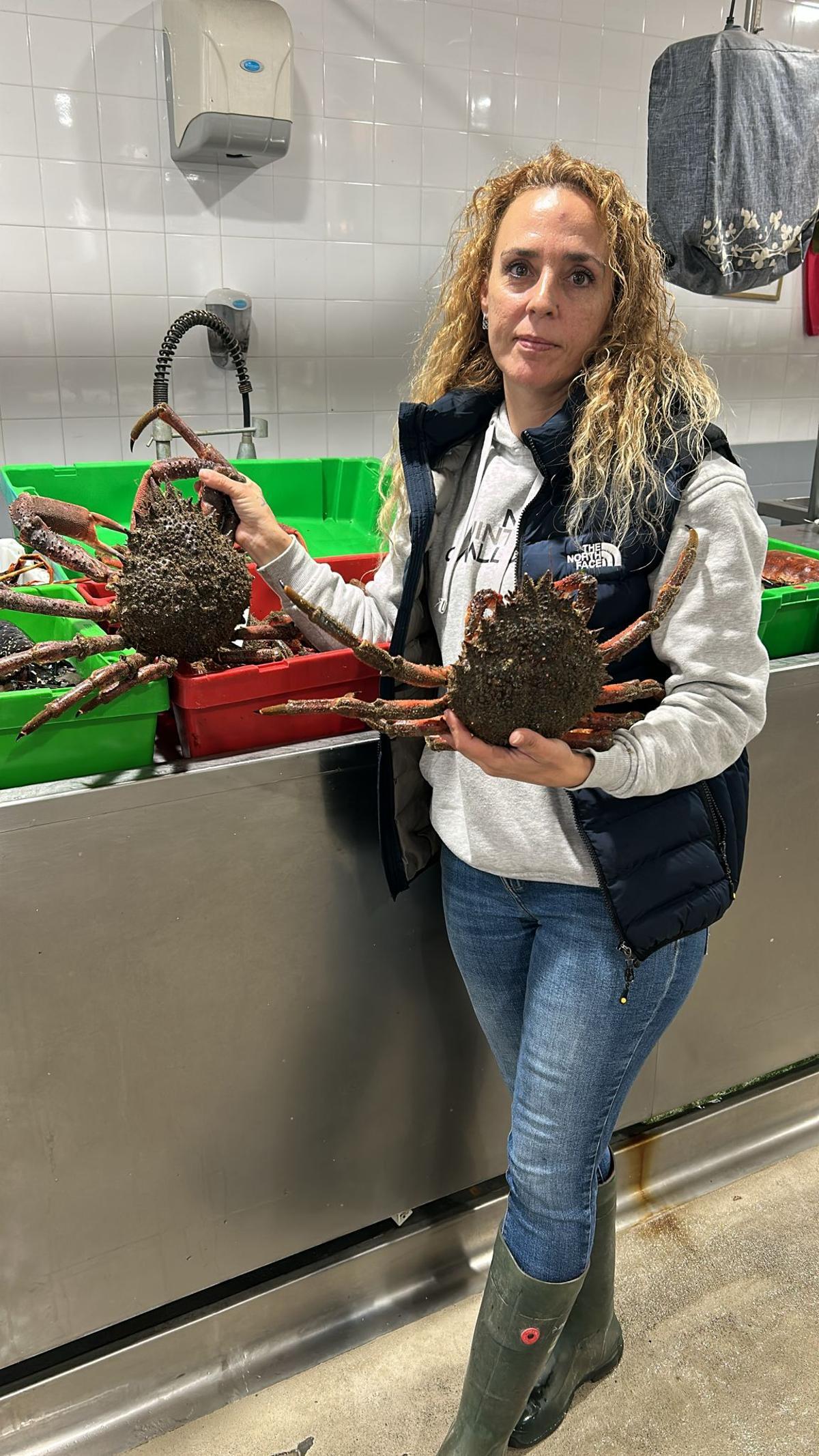 Tania, vendedora de OCP, en la plaza de Vilagarcía, esta mañana.