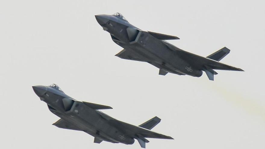 China muestra en público sus nuevos cazas furtivos J-20 que, según EEUU, fabricó con planos robados