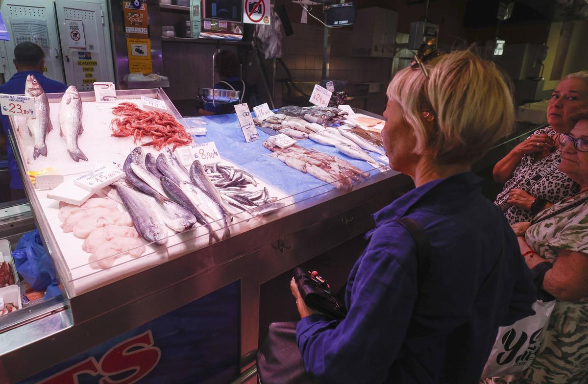VENTA DE LLAMPUGA EN EL MERCADO DEL OLIVAR. VENTA DE LLAMPUGA EN EL MERCADO DEL OLIVAR.