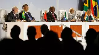 Los BRICS admiten en el bloque a Argentina, Arabia Saudí, Egipto, Etiopía, Emiratos e Irán