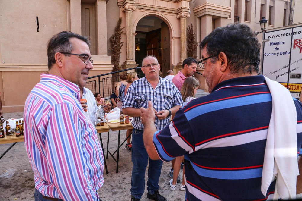 Los vecinos de Redován se ponen manos a la obra para habilitar la iglesia