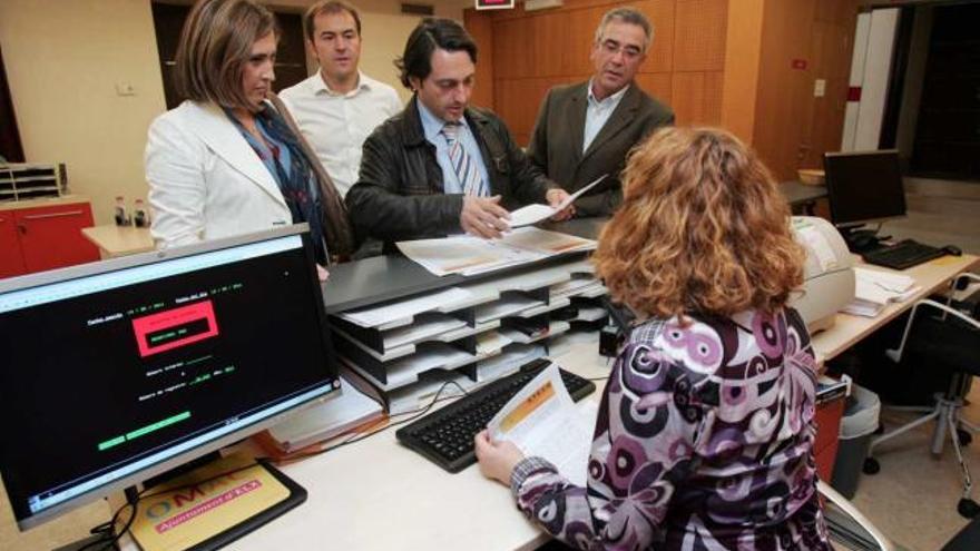 De izquierda a derecha, María Teresa Pareja, Carlos Hernández, José Quiles y José Hernández, ayer en la OMAC.