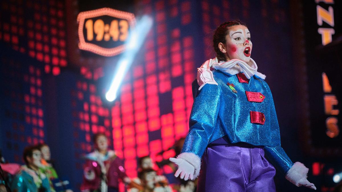 Lara Coello, al frente de Guachipanduzy infantil en el Carnaval 2020, el último concurso celebrado hasta el covid.