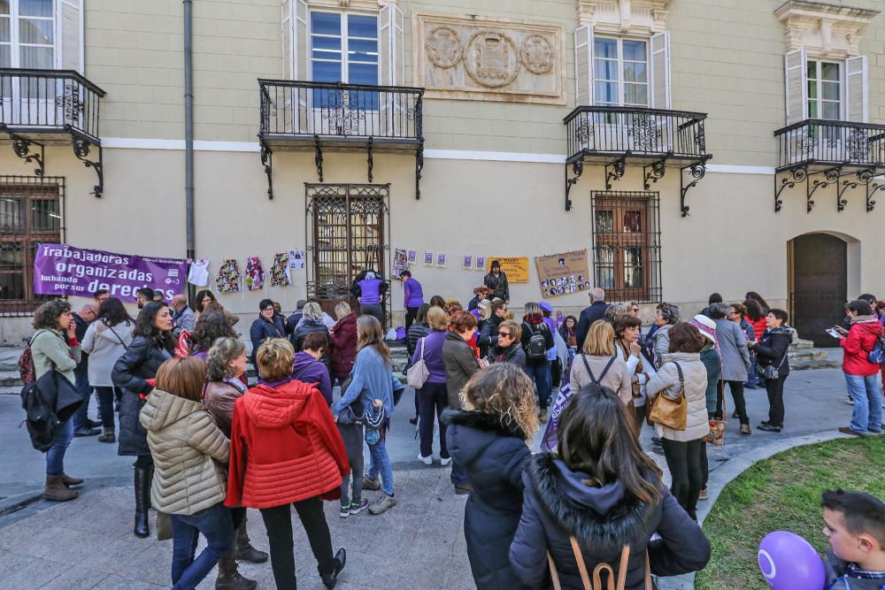 Concentración de colectivos feministas en Orihuela