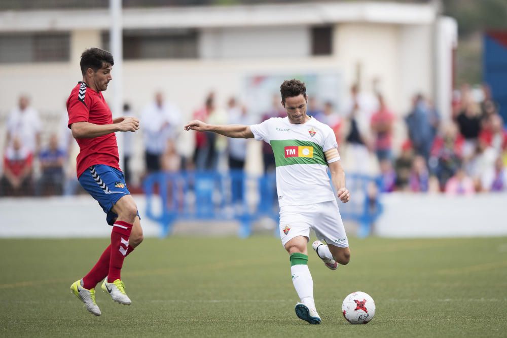 Un gol de Edu Albacar permite al Elche empatar en Sagunto en un partido con mucho músculo y poco fútbol.