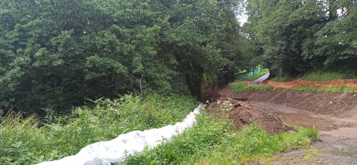 Obras de la senda peatonal y ciclista a la entrada del Bosque del Banquete: Conxo Aberto piden que se devuelva este espacio a su estado natural