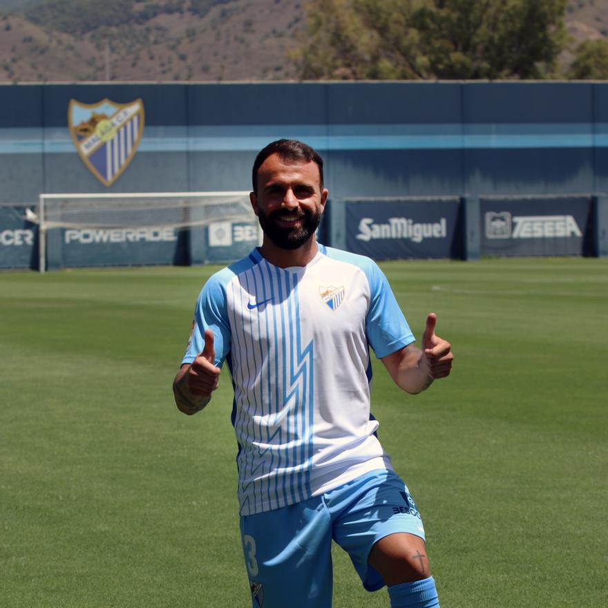 Presentación del nuevo jugador del Málaga CF Javi Jiménez