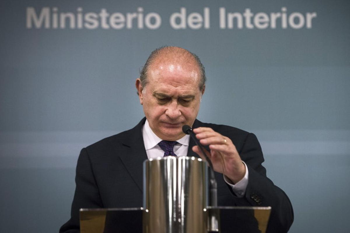 El ministre de l’Interior, Jorge Fernández Díaz, durant la roda de premsa que ha ofert aquest dimecres.