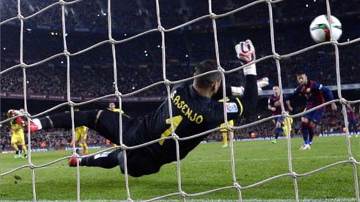 Asenjo: &quot;Estamos bien y vamos con ganas al Bernabéu&quot;