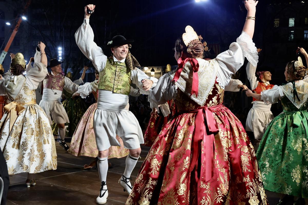 Bailes Tradicionales a pie de Ayuntamiento en las Fallas 2026
