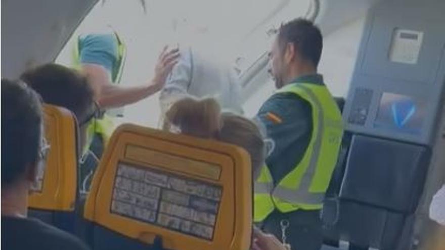VÍDEO: Un detenido por el incidente de seguridad del aeropuerto de Ibiza