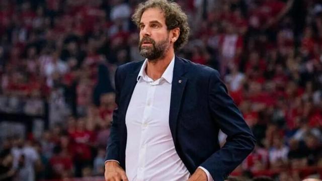 Grimau dejó de entrenar al Dínamo de Bucarest tras una mala campaña de resultados