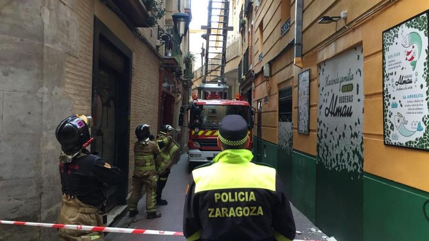 Cortado un tramo de la Santa Cruz por desprendimientos del Palacio del Prior