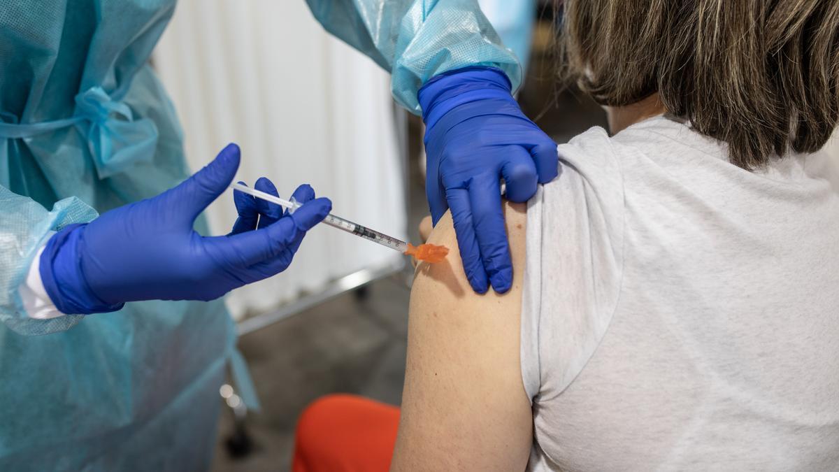 La vacunación, hoy con tercera dosis en Ifeza para los nacidos en 1994 y 1995