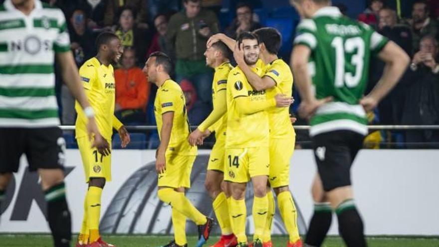 Los jugadores amarillos celebran el tanto del empate ante el Sporting.