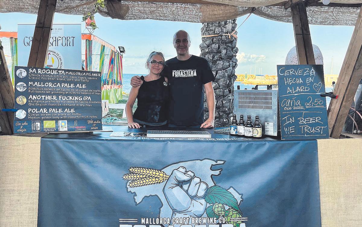 La leonesa Marta Badal Rivera y el berlinés Sven Godhes crearon ‘Forastera’ en 2013.