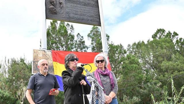 Pino Sosa, hija de uno de los represaliados de Arucas, durante el homenaje.