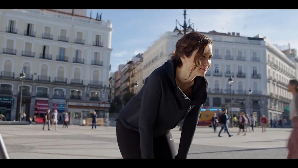 El 'Ganas' de Ayuso, un vídeo sin riesgo "de una persona que se ve como ganadora"