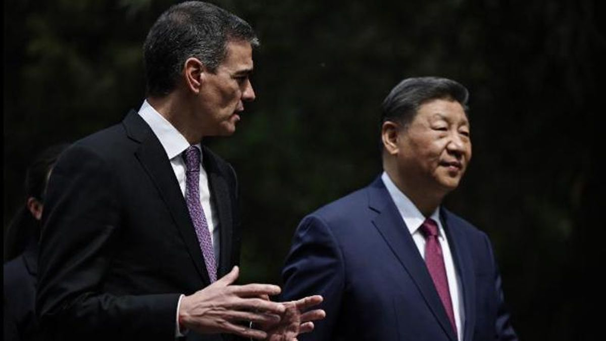 Pedro Sánchez, junto a Xi Jinping en Pekín el pasado abril.